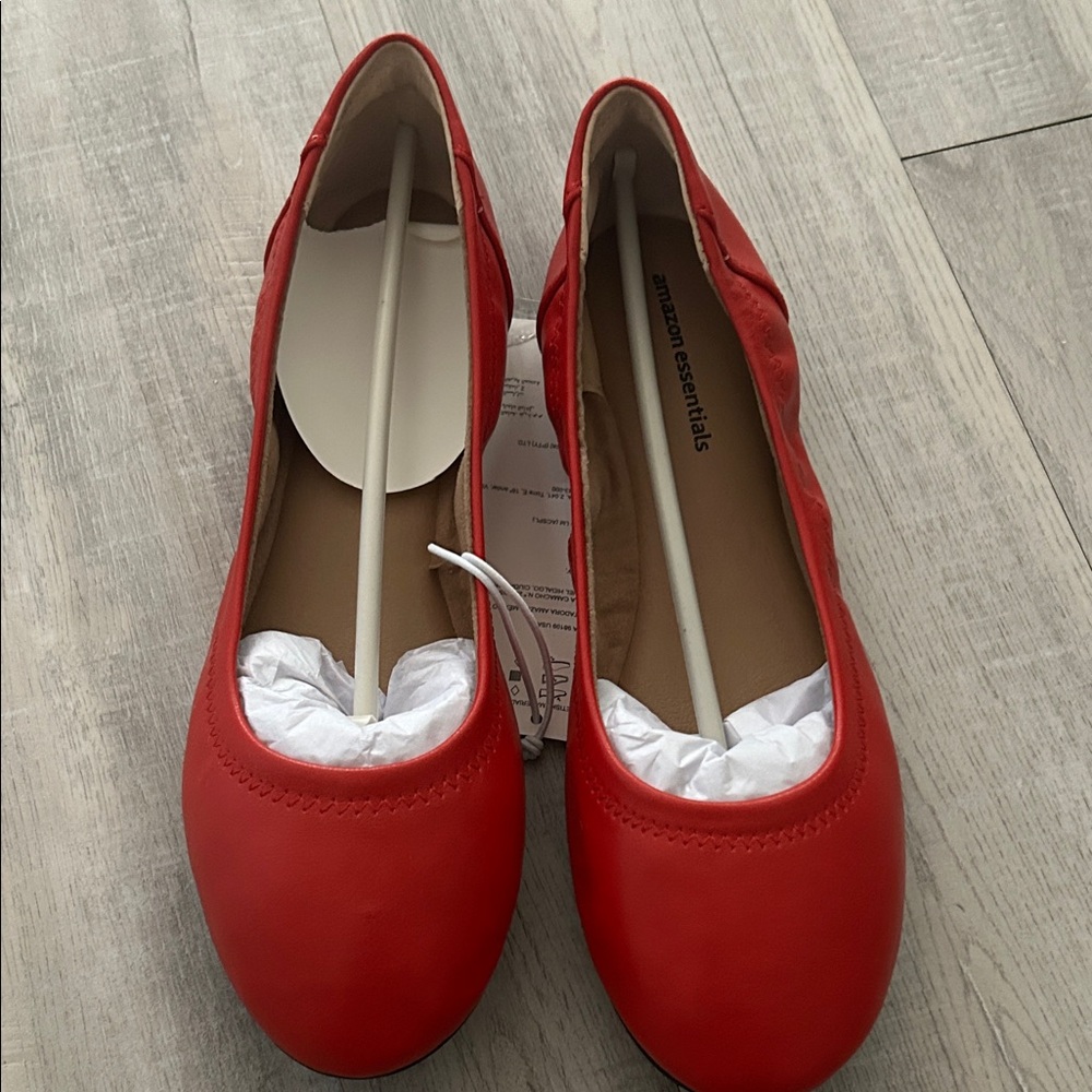 Amazon Essentials Women's Bright Red Flats
